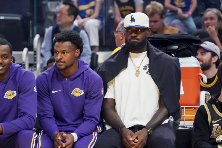 夸梅布朗炮轰詹姆斯育儿方式 直言布朗尼不配NBA应回家打游戏