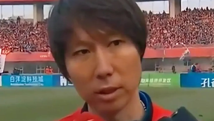 对话许小龙:36岁退役球员腹肌仍在 李铁业务能力确实强但出事想不到 对话许小龙:36岁退役球员腹肌仍在 李铁业务能力确实强但出事想不到