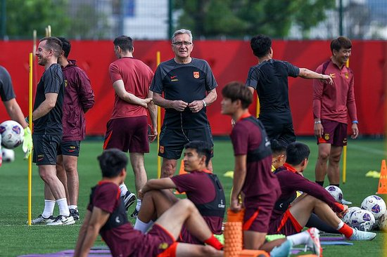 国足荣誉战再遇伤病潮 后防仅七人可用 伊万去留悬而未决 国足荣誉战再遇伤病潮 后防仅七人可用 伊万去留悬而未决