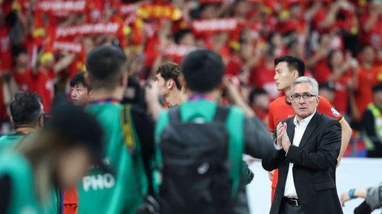 武磊两针封闭拖累膝盖 国足进攻断崖式下滑 武磊两针封闭拖累膝盖 国足进攻断崖式下滑