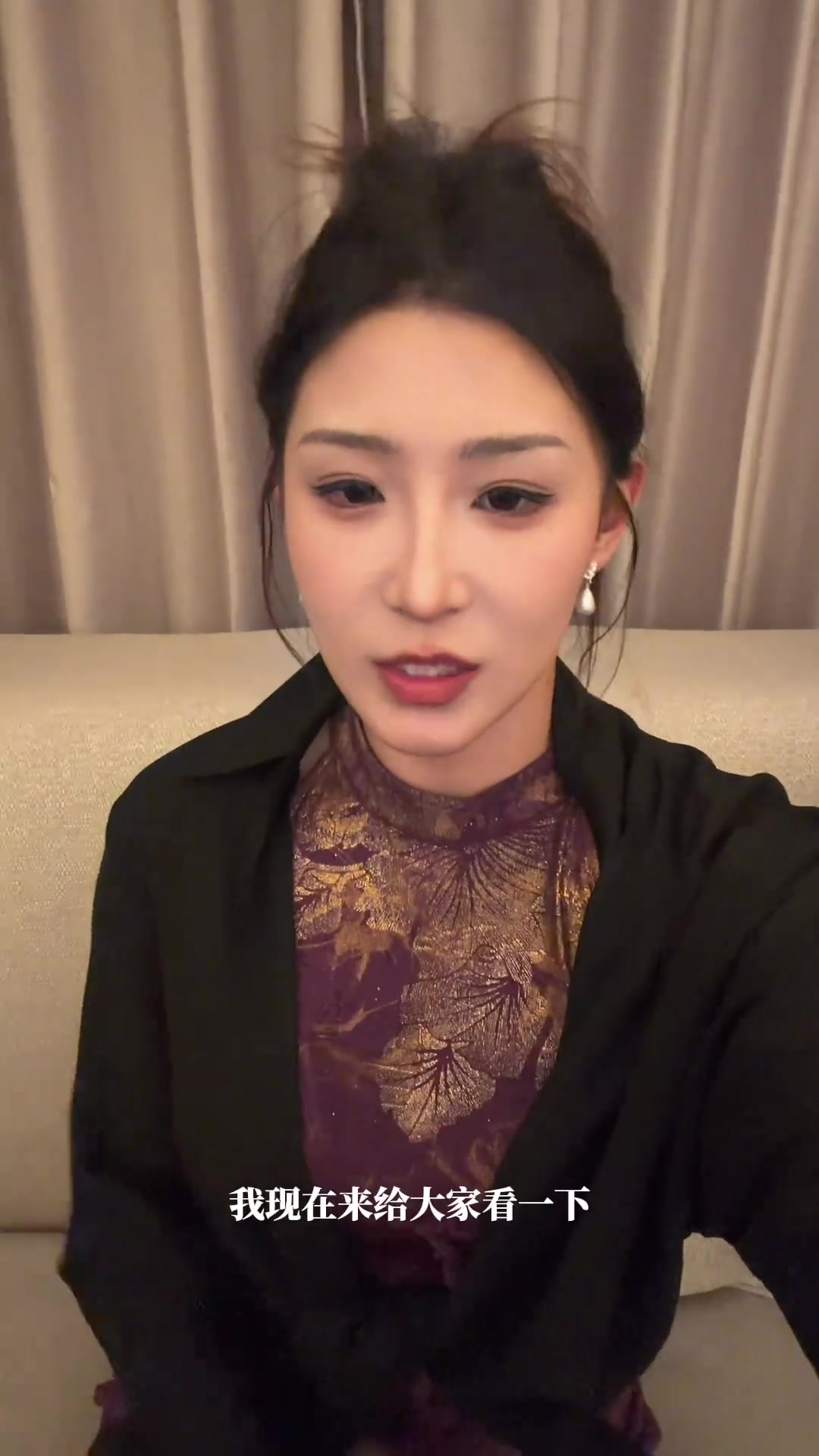 马德李紫色旗袍亮相亚洲杯抽签 称中上签信佳一指导 马德李紫色旗袍亮相亚洲杯抽签 称中上签信佳一指导
